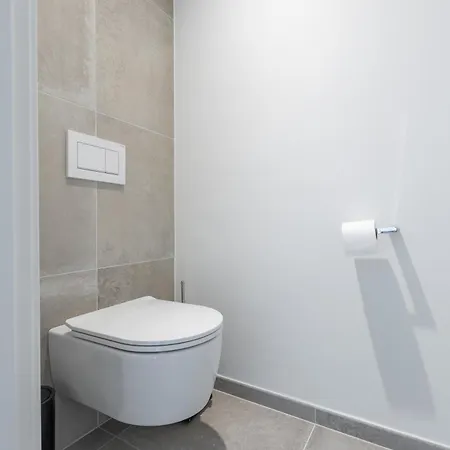 Lecomte - Rose D'ivry-3 Bedroom W Free Parking Garage - Large Terrace - Quiet Area & Walking Distance From The Sea! 223 Apartment Ostend