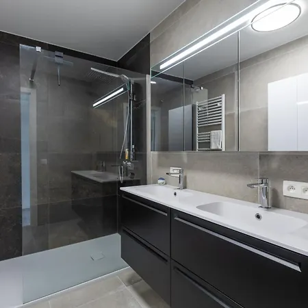 Lecomte - Rose D'ivry-3 Bedroom W Free Parking Garage - Large Terrace - Quiet Area & Walking Distance From The Sea! 223 * Ostend