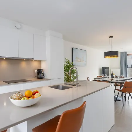 Appartement Lecomte - Rose D'ivry-3 Bedroom W Free Parking Garage - Large Terrace - Quiet Area & Walking Distance From The Sea! 223 *