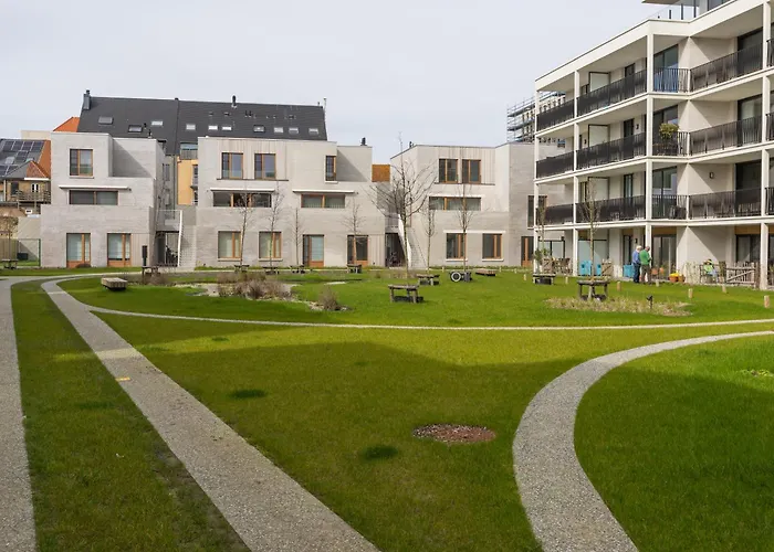 Lecomte - Rose D'ivry-3 Bedroom W Free Parking Garage - Large Terrace - Quiet Area & Walking Distance From The Sea! 223 Apartment Ostend