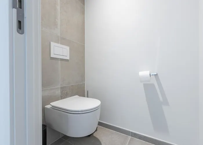 Lecomte - Rose D'ivry-3 Bedroom W Free Parking Garage - Large Terrace - Quiet Area & Walking Distance From The Sea! 223 Apartment Ostend