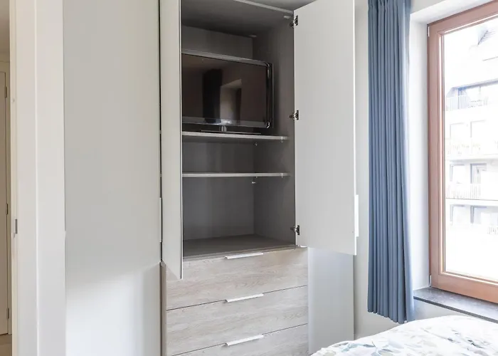 Appartement Lecomte - Rose D'ivry-3 Bedroom W Free Parking Garage - Large Terrace - Quiet Area & Walking Distance From The Sea! 223 Oostende