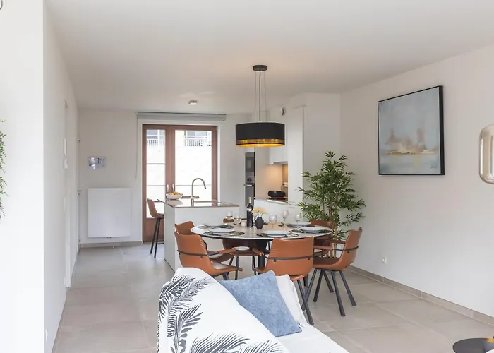 Lecomte - Rose D'ivry-3 Bedroom W Free Parking Garage - Large Terrace - Quiet Area & Walking Distance From The Sea! 223 * Oostende