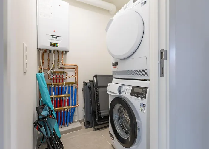 Lecomte - Rose D'ivry-3 Bedroom W Free Parking Garage - Large Terrace - Quiet Area & Walking Distance From The Sea! 223 *