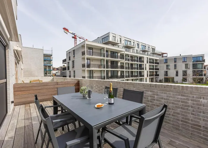 Lecomte - Rose D'ivry-3 Bedroom W Free Parking Garage - Large Terrace - Quiet Area & Walking Distance From The Sea! 223 Apartment