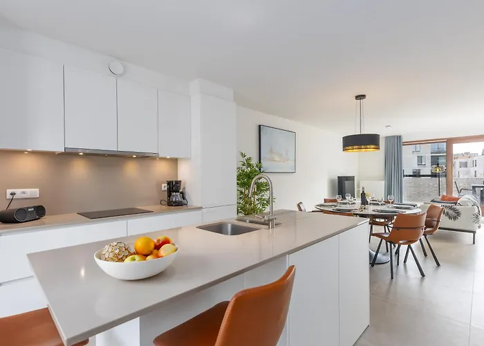 Appartement Lecomte - Rose D'ivry-3 Bedroom W Free Parking Garage - Large Terrace - Quiet Area & Walking Distance From The Sea! 223 *