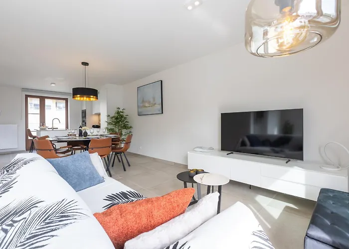 Lecomte - Rose D'ivry-3 Bedroom W Free Parking Garage - Large Terrace - Quiet Area & Walking Distance From The Sea! 223 * Oostende